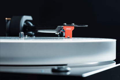 Pro-Ject: X2 B Balanced Turntable